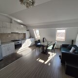 1 Decembrie, Trapezului